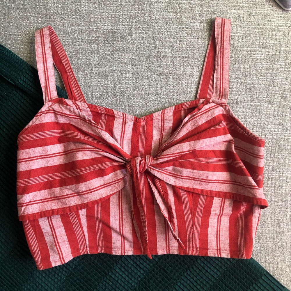 Arizona Jean Co. Crop Top with Bow Detail. - Picture 4 of 5
